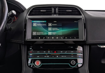 Подержанный автомобиль Jaguar F-Pace 2019 года (15 фото)