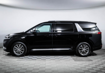 Подержанный автомобиль Kia Carnival 2021 года (8 фото)