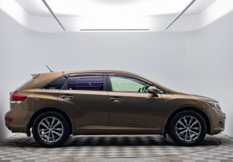 Подержанный автомобиль Toyota Venza 2013 года (4 фото)
