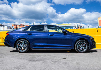 Подержанный автомобиль Kia K5 2021 года (8 фото)
