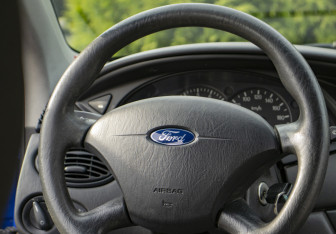 Подержанный автомобиль Ford Focus Hatchback 2003 года (15 фото)