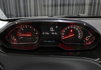 Подержанный автомобиль Peugeot 208 2013 года (13 фото)