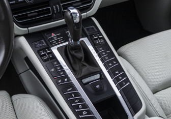 Подержанный автомобиль Porsche Macan 2019 года (24 фото)