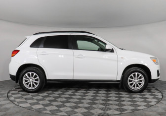 Подержанный автомобиль Mitsubishi ASX 2014 года (4 фото)