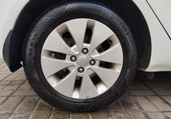 Подержанный автомобиль Kia Rio Hatchback 2014 года (13 фото)