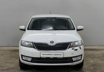 Подержанный автомобиль Skoda Rapid Liftback 2017 года (2 фото)