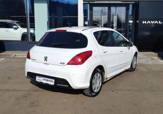 Подержанный автомобиль Peugeot 308 Hatchback 2008 года (5 фото)
