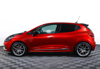 Подержанный автомобиль Renault Clio RS 2014 года (8 фото)