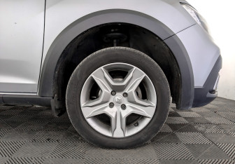 Подержанный автомобиль Renault Sandero 2021 года (18 фото)