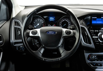 Подержанный автомобиль Ford Focus Hatchback 2014 года (10 фото)