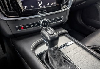 Подержанный автомобиль Volvo S90 2017 года (29 фото)