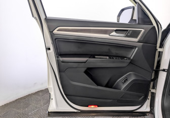 Подержанный автомобиль Volkswagen Teramont 2019 года (19 фото)