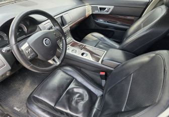 Подержанный автомобиль Jaguar XF Sedan 2009 года (9 фото)