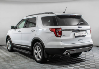 Подержанный автомобиль Ford Explorer 2018 года (7 фото)