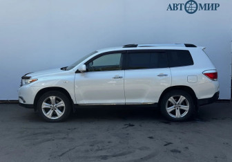 Подержанный автомобиль Toyota Highlander 2012 года (5 фото)