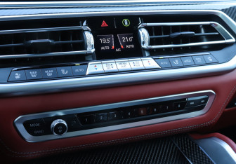 Подержанный автомобиль BMW X6 M 2021 года (19 фото)