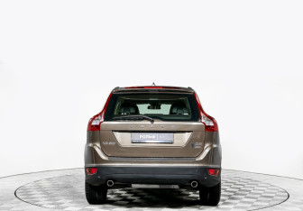 Подержанный автомобиль Volvo XC60 2011 года (6 фото)