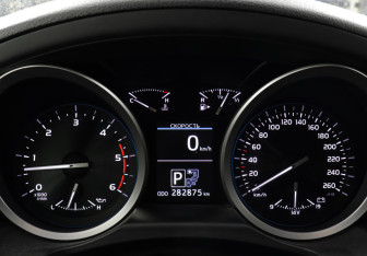 Подержанный автомобиль Toyota Land Cruiser Suv 2014 года (9 фото)