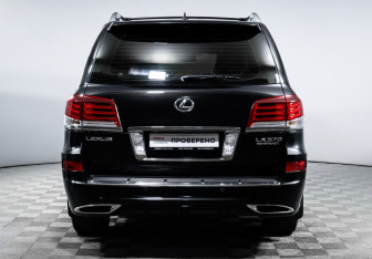 Подержанный автомобиль Lexus LX 2013 года (6 фото)
