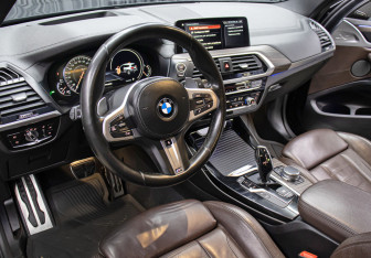 Подержанный автомобиль BMW X3 2019 года (16 фото)