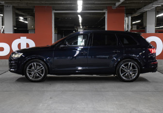 Подержанный автомобиль Audi Q7 2017 года (8 фото)