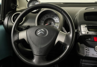 Подержанный автомобиль Citroen C1 2014 года (14 фото)