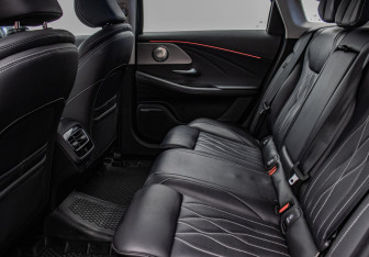 Подержанный автомобиль Chery Arrizo 8 2023 года (11 фото)