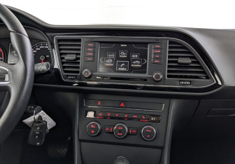 Подержанный автомобиль SEAT Leon Hatchback 2013 года (17 фото)