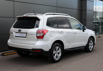 Подержанный автомобиль Subaru Forester Suv 2014 года (5 фото)