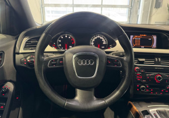 Подержанный автомобиль Audi A4 Sedan 2009 года (14 фото)