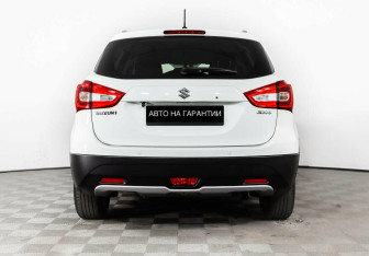 Подержанный автомобиль Suzuki SX4 Hatchback 2016 года (4 фото)