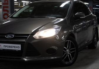 Подержанный автомобиль Ford Focus Sedan 2012 года (19 фото)