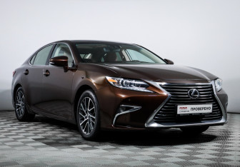 Подержанный автомобиль Lexus ES 2016 года (3 фото)