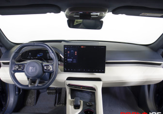 Подержанный автомобиль Zeekr 001 2024 года (12 фото)