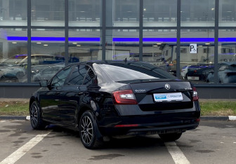 Подержанный автомобиль Skoda Octavia Liftback 2018 года (7 фото)