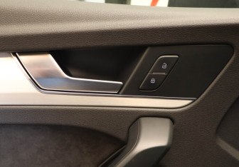 Подержанный автомобиль Audi Q5 2017 года (22 фото)