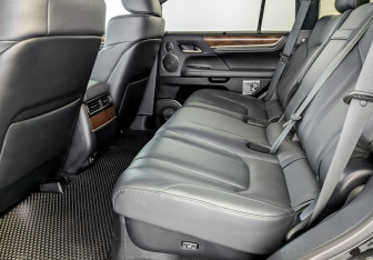 Подержанный автомобиль Lexus LX 2020 года (12 фото)