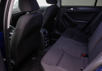 Подержанный автомобиль Volkswagen Jetta Sedan 2015 года (11 фото)