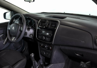 Подержанный автомобиль Renault Logan Sedan 2015 года (5 фото)