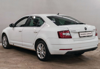 Подержанный автомобиль Skoda Octavia Liftback 2018 года (7 фото)