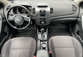 Подержанный автомобиль Kia Cerato Sedan 2012 года (10 фото)