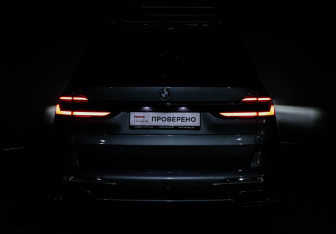 Подержанный автомобиль BMW X7 2024 года (30 фото)