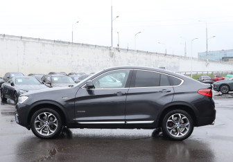 Подержанный автомобиль BMW X4 2017 года (8 фото)