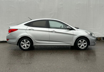 Подержанный автомобиль Hyundai Solaris Sedan 2012 года (4 фото)