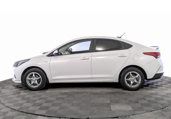 Подержанный автомобиль Hyundai Solaris Sedan 2022 года (8 фото)