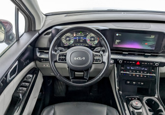 Подержанный автомобиль Kia Carnival 2022 года (22 фото)