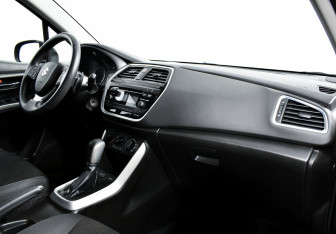 Подержанный автомобиль Suzuki SX4 Hatchback 2019 года (9 фото)