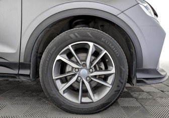 Подержанный автомобиль Geely Coolray 2022 года (18 фото)