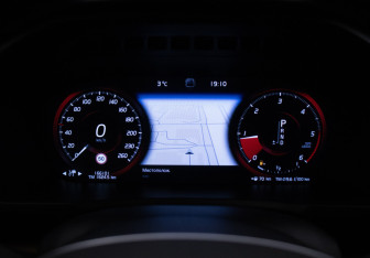 Подержанный автомобиль Volvo XC90 2016 года (12 фото)