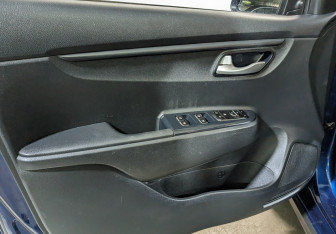 Подержанный автомобиль Kia Rio Hatchback 2021 года (18 фото)